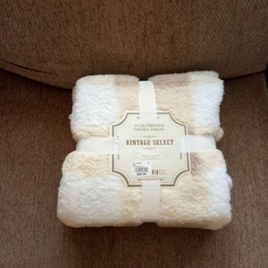 NEW VINTAGE SELECT THROW